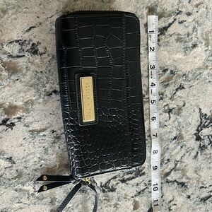 Woman’s black wallet